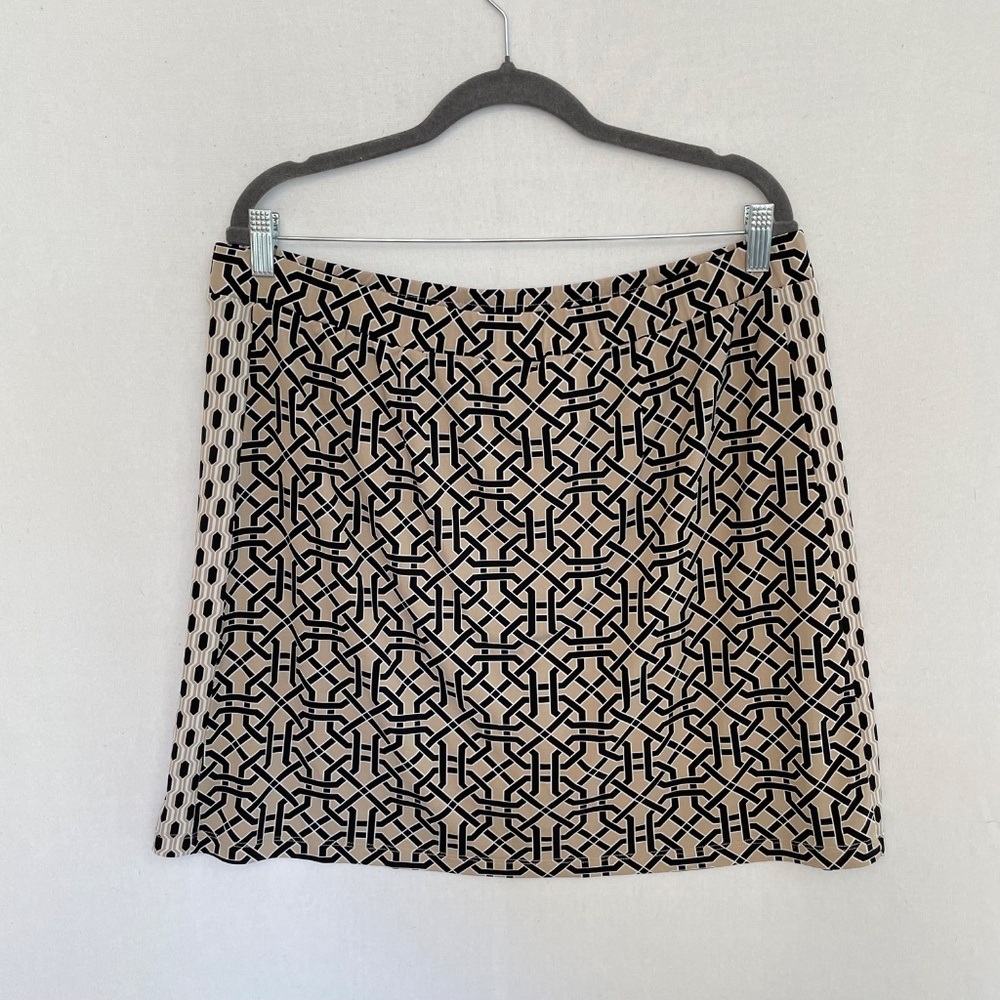 SUSAN GRAVER Women’s Size Large Liquid Knit Tan & Black Print Skort Skirt - Picture 3 of 6